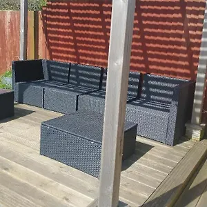 Apartment Cosy Garden Minimum Two Night, Brighton
