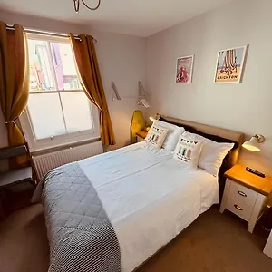 Homestay Hendon Street Huts, Brighton
